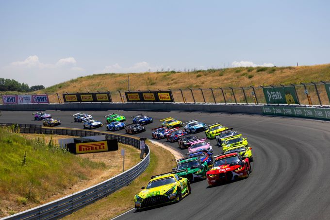 DTM Zandvoort 2024 Foto 13 startveld door de bocht