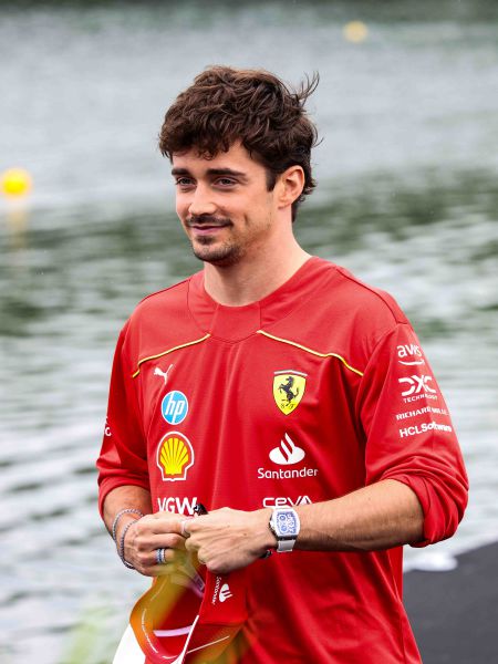 Charles Leclerc stelt Verstappen-fans gerust: ‘Vanaf Barcelona weer sterker Red Bull’