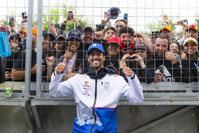 Daniel Ricciardo geeft tekst en uitleg voor valse start: "De auto bewoog tijdens de start"