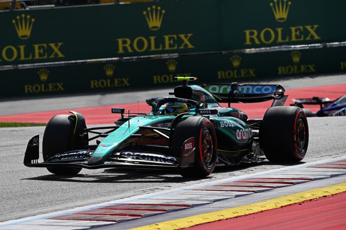 Fernando Alonso prijst Aston Martin: "We hebben een aantal veranderingen aan de auto doorgevoerd"