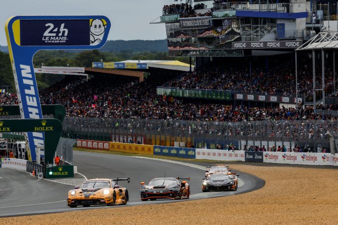 24 Uur Le Mans 2024 Morris Schuring rookie winnaar LMGT3 Porsche 911 GT3 R Foto 2