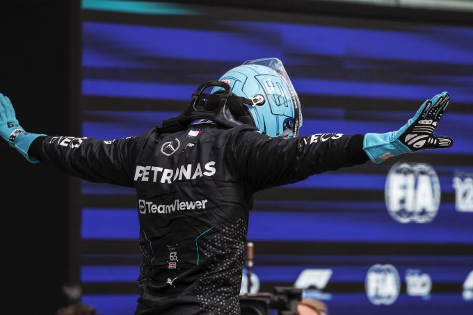 Villeneuve haalt uit naar Hamilton: “Russell had de overhand op Lewis”