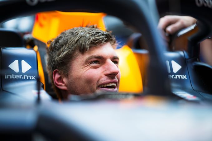 Toto Wolff gelooft nog steeds in komst Max Verstappen: "Laat Horner geloven dat hij bij Red Bull blijft"