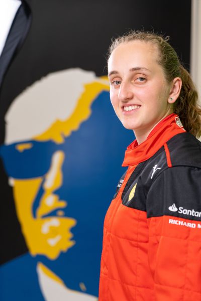 Van de kart naar de F1 Academy! Maya Weug: “De eerste keer op de Ferrari Driver Academy bezorgde me kippenvel"