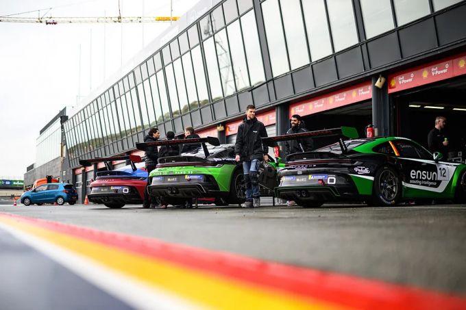 Porsche Carrera Cup Benelux DTM weekend Zandvoort Foto 4 achterzijde Porsches pitstraat Zandvoort