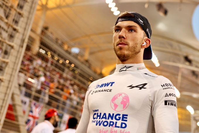 Pierre Gasly wordt ondervraagd over zijn F1-toekomst bij Alpine nu plaats van zijn teamgenoot vacant is