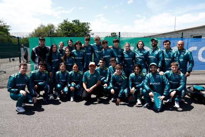 Aston Martin Aramco en Fernando Alonso inspireren de volgende generatie racers met STEM-geïnspireerd evenement in Spanje