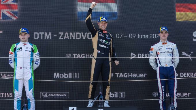 FOTO'S - Larry ten Voorde wint in Zandvoort de vijfde race van het Porsche Sixt Carrera Cup Deutschland-seizoen