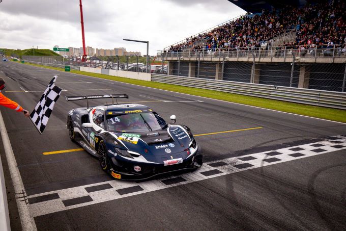 Jack_Aitken_winnaar_finish_DTM Zandvoort 2024