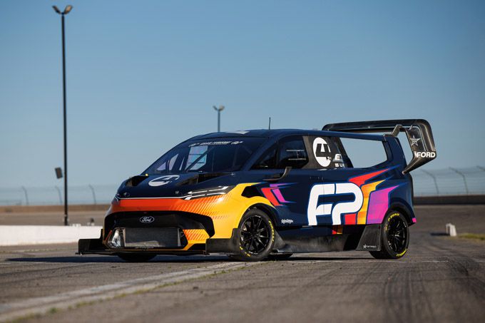 Ford SuperVan 4.2 racet met EV-power