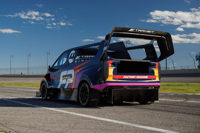 Ford SuperVan 4.2 racet met EV-power