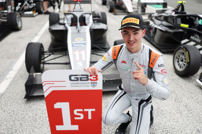 Brits F3 Zandvoort: John Bennett breekt titelstrijd open met eerste racezege op Circuit Zandvoort