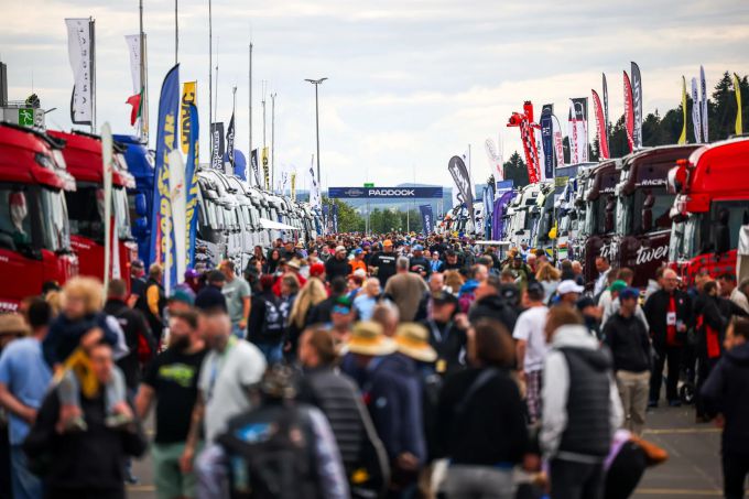ADAC GT Masters ‘Road to DTM’ Nürburgring veel publiek in de paddock