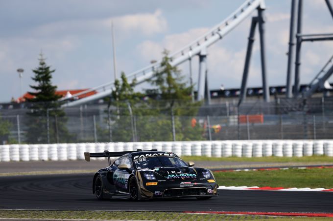 Fanatec GT World Challenge Europe Nürburgring Foto 8 nr22 op P2