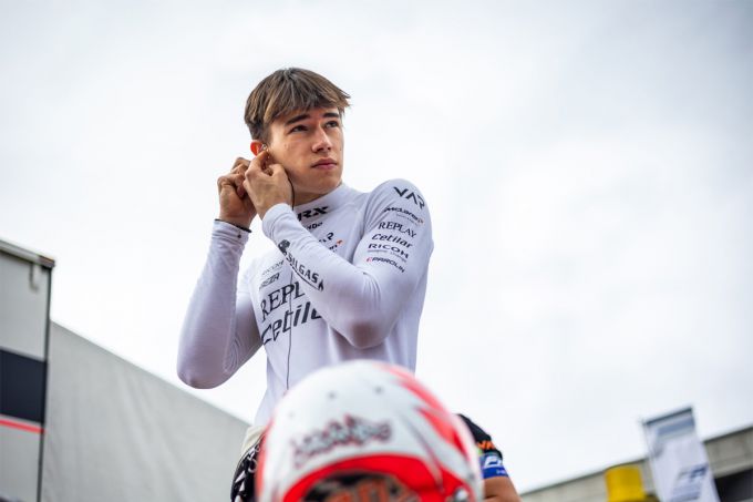 Zoon van Ex-Ferrari test- en F1-coureur zet het tempo op de achtbaan van Mugello in de eerste collectieve test