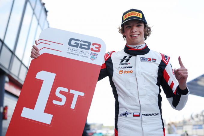 Kucharczyk en Johnson winnen op Zandvoort en Kucharczyk herovert leiding in GB3 kampioenschap + UITSLAG