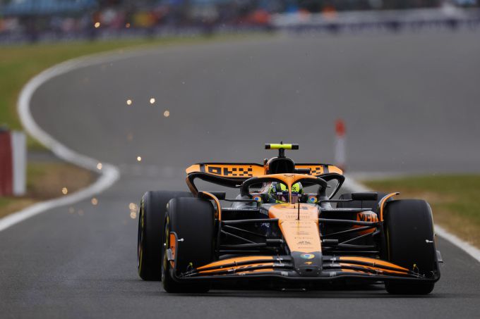 Lando Norris tevreden met P3: "Drie Britten in de top 3, cool"