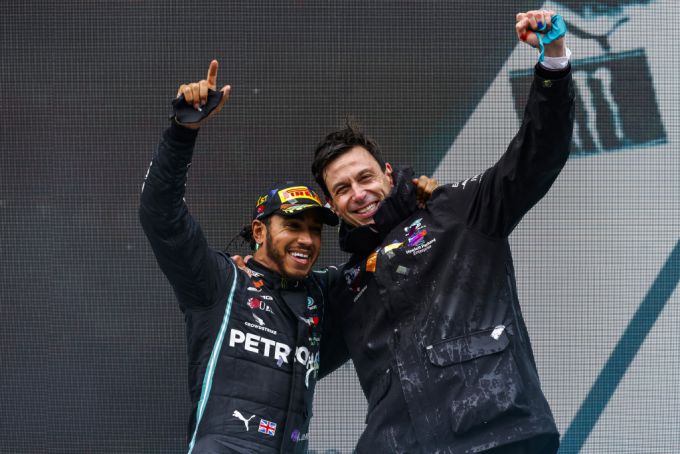 Lewis Hamilton F1 Mercedes winnaar GP Groot-Brittannie 2024 Foto 9