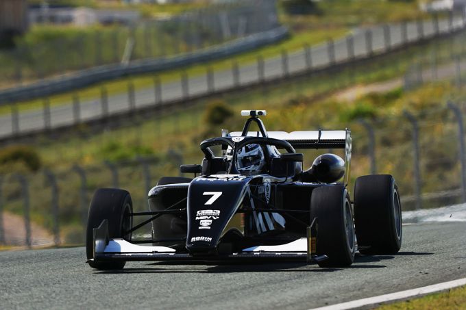 Louis Sharp zweert terug te vechten na Nederlandse drama's op Circuit Zandvoort in GB3