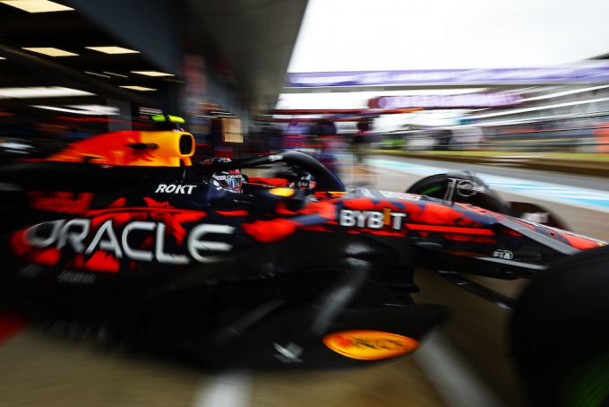Sergio Perez weer klaar in Q1, rode vlag in eerste kwalificatiesessie