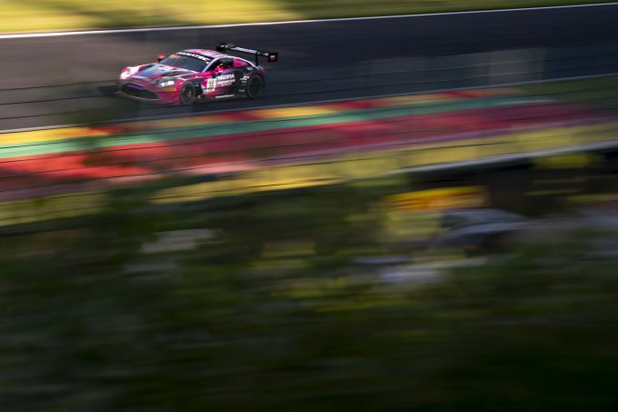 Fanatec GT World Challenge Europe powered by AWS Endurance Cup Nürburgring Aston Martin Vantage AMR GT3 Foto 3 Mex Jansen in actie