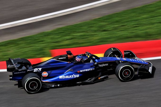 Alex Albon komt drie milliseconden tekort: "Door de straffen starten we sowieso vanaf P10"