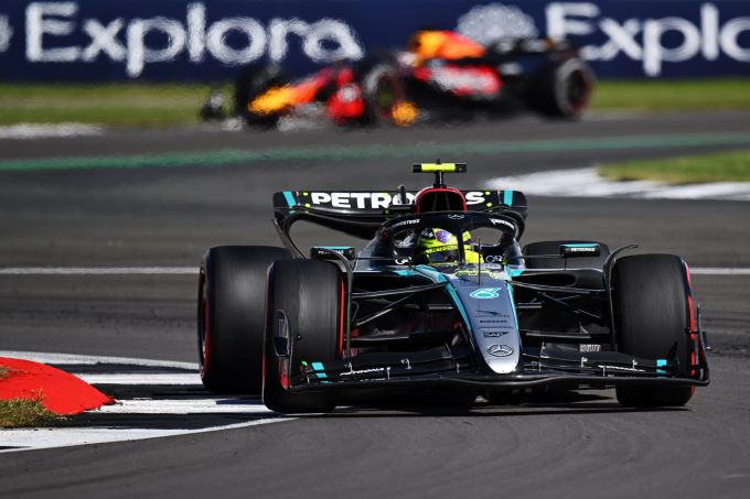 Lewis Hamilton F1 Mercedes winnaar GP Groot-Brittannie 2024 Foto 6