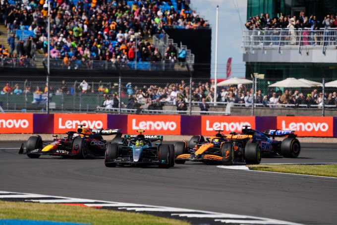 Lewis Hamilton F1 Mercedes winnaar GP Groot-Brittannie 2024 Foto 5