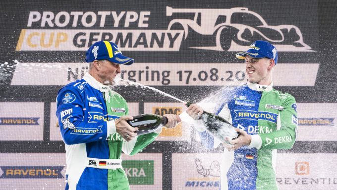 Ralf Schumacher terug achter het stuur! En hoe! Indrukwekkende overwinning voor vader Ralf en zoon David Schumacher