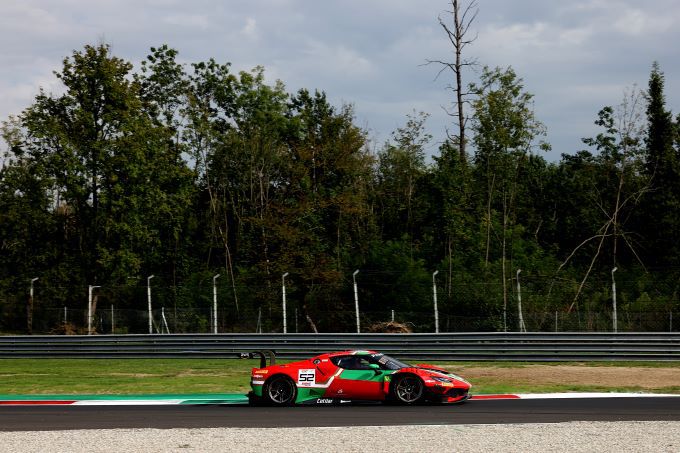 Fanatec GT WorldChEU pwrd by AWS Endurance Cup Round 8 Monza P4 voor Andrea Bertolini #52 AF Corse Ferrari