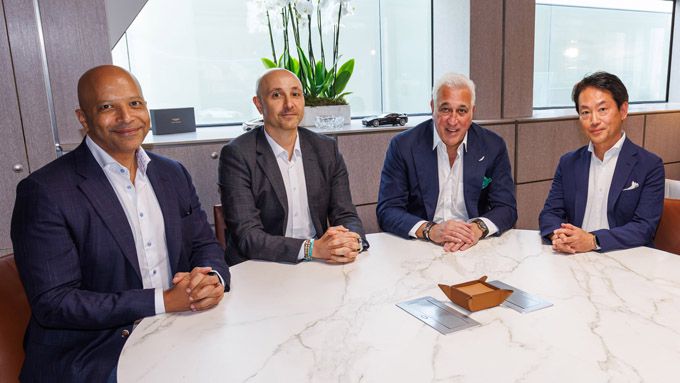 Yasser Mufti, Aramco Executive Vice President Products & Customers; Jamal Muashsher, CEO, Valvoline Global; Lawrence Stroll, Executive Chairman, Aston Martin Aramco Formula One® Team en Koji Watanabe, President, Honda Racing Corporation