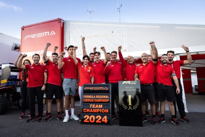 FRECA: James Wharton behaalt overwinning in eerste race Barcelona en Prema verovert teamtitel