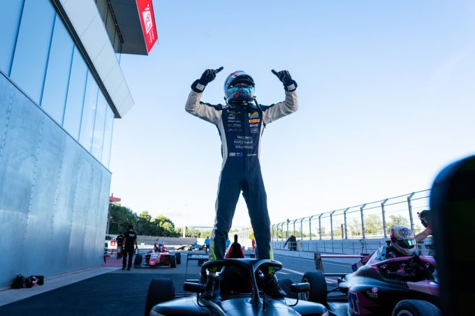 US Racing pakt zege in Italiaans F4-kampioenschap in Barcelona