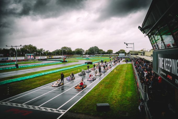 Drama's in de laatste ronde, maar Ethan Jeff-Hall (OK) en Kenzo Craigie (OK-Junior) gekroond tot FIA Karting Wereldkampioenen op PFi