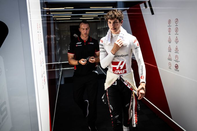 Oliver Bearman vervangt geschorste Kevin Magnussen in Baku