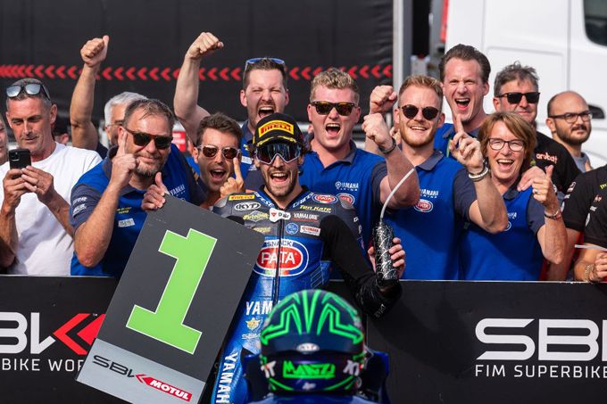 Ten Kate Racing behaalt met Manzi overtuigende overwinning in World Supersport in Cremona
