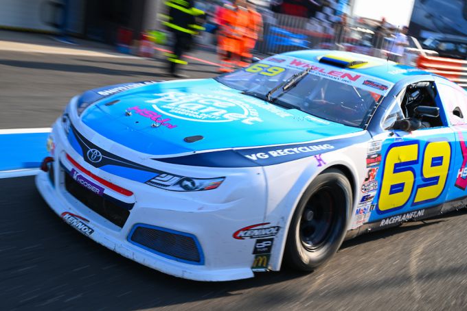 VIDEO: Zware crash Sebastiaan Bleekemolen bij EuroNASCAR in Most