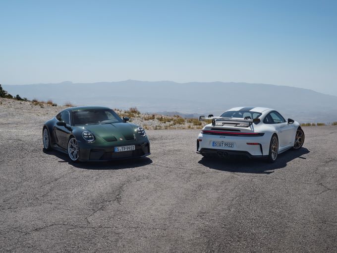 FOTO'S - De nieuwe Porsche 911 GT3 is in twee versies voor zowel circuitgebruik als ‘gewone’ dagelijkse inzet