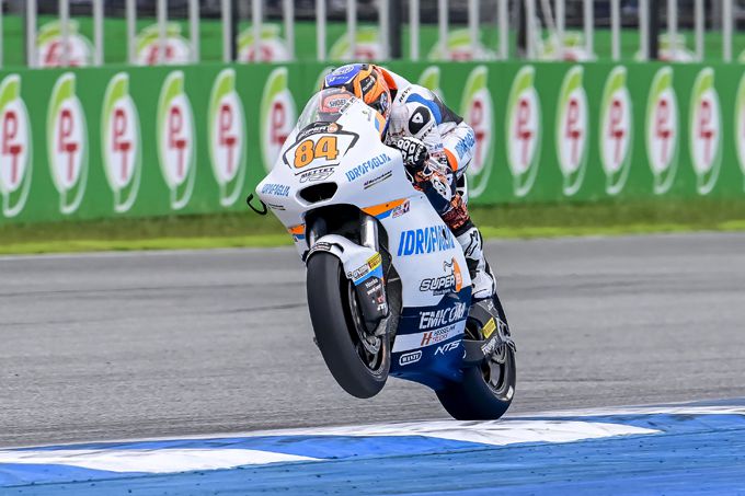 Zonta van den Goorbergh in Thailand met hoog tempo vanuit pitlane naar P19! Crash Barry Baltus