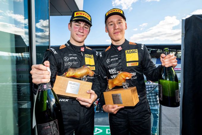 ADAC GT Masters 2024 Hockenheim Foto 3 Elias Seppanen en Tom Calender portret