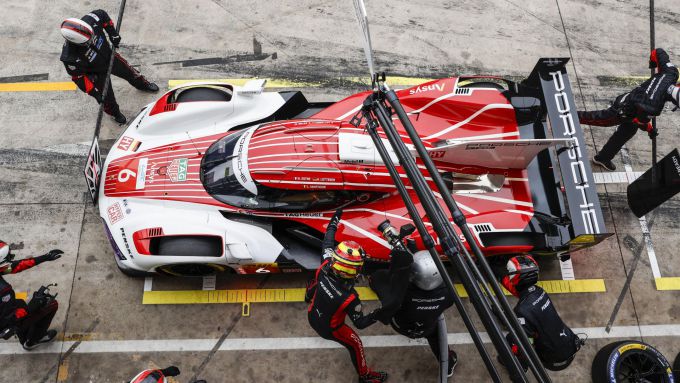FIA WEC 8 Hours Bahrain Porsche Foto 9 Esrre Lotterer Vanthoor 963