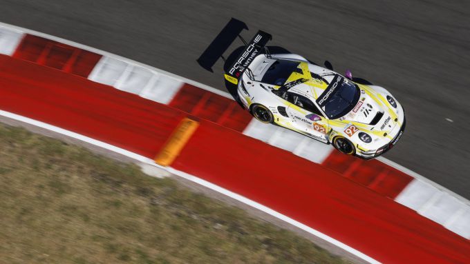 FIA WEC 8 Hours Bahrain Porsche Foto 6 Malykhin Sturm Bachler Porsche 911 GT£ R