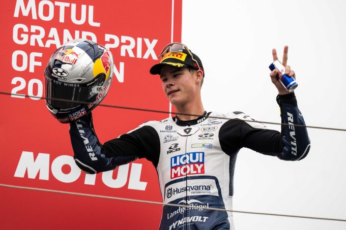 Collin Veijer bijna van de baan gedrukt, maar toch mooi podium: "Ik zag andere rijders gekke dingen doen"