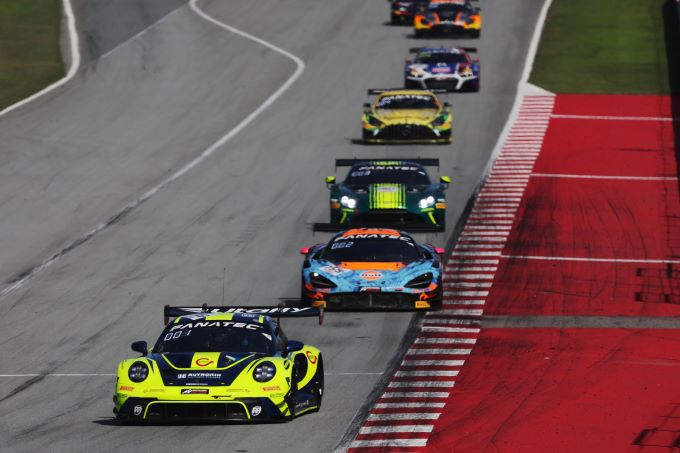 Fanatec GT World Challenge Europe Powered by AWS Sprint Cup Circuit de Barcelona-Catalunya Race 2 Foto 4 Rutronik Porsche racewinnaar
