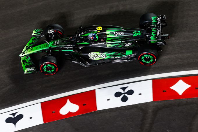 F1 in Las Vegas: "Het is echt waanzinnig hoe weinig grip er is! Het lijkt wel schaatsen op ijs"