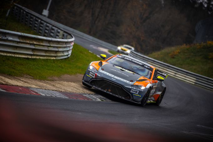 ADAC Nürburgring Endurance Series 2024 NLS 56. ADAC Barbarossapreis Foto 6 vader en zoon-team Guido en Maxime Dumarey Aston Martin Vantage GT4 bron foto Eric Metzner PRO Sport