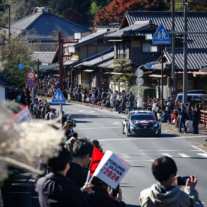 Rally Japan - Evans knabbelt aan voorsprong Tänak, Neuville zet zaterdagse comeback in