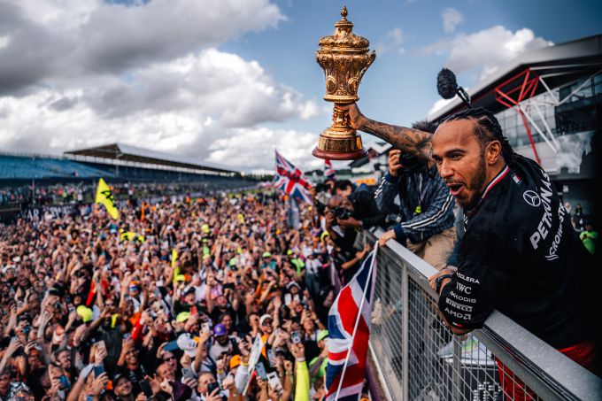 Bye bye Lewis Hamilton afscheid Mercedes Brixworth Brackleynull Petronas Kuala Lumpur Foto 11