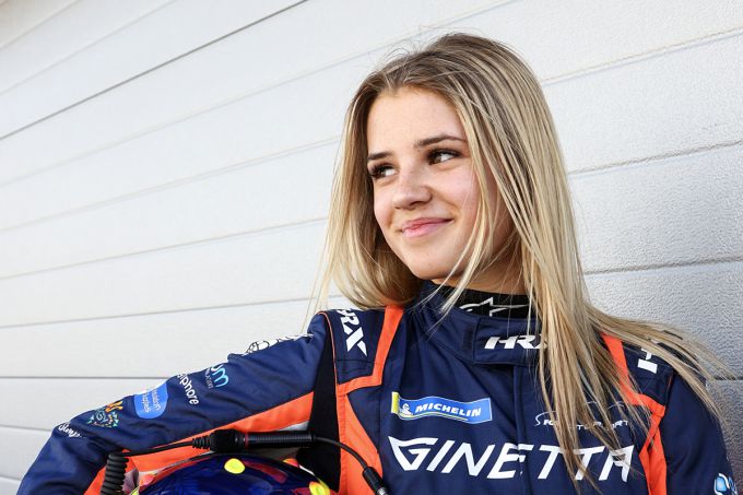 Girlpower! Holly Miall stapt over naar GB4 met Fox Motorsport met als doel de prijs van 50.000 pond voor F1 Academy