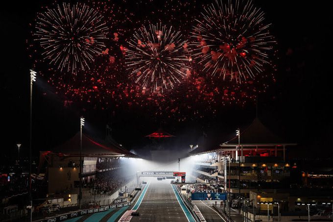 Stake F1 Team KICK Sauber positief in Yas Marina: "Met onze laatste upgrades die goed presteren"